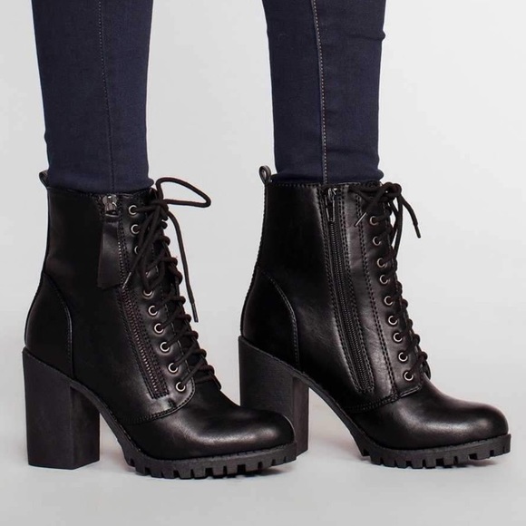 NEW Nina Lace Booties- in Black - Picture 6 of 6